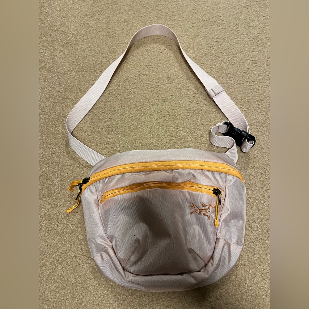 Arc’teryx 🌸 Mantis 2 🌸 2.5L waist pack - Sunlust used once